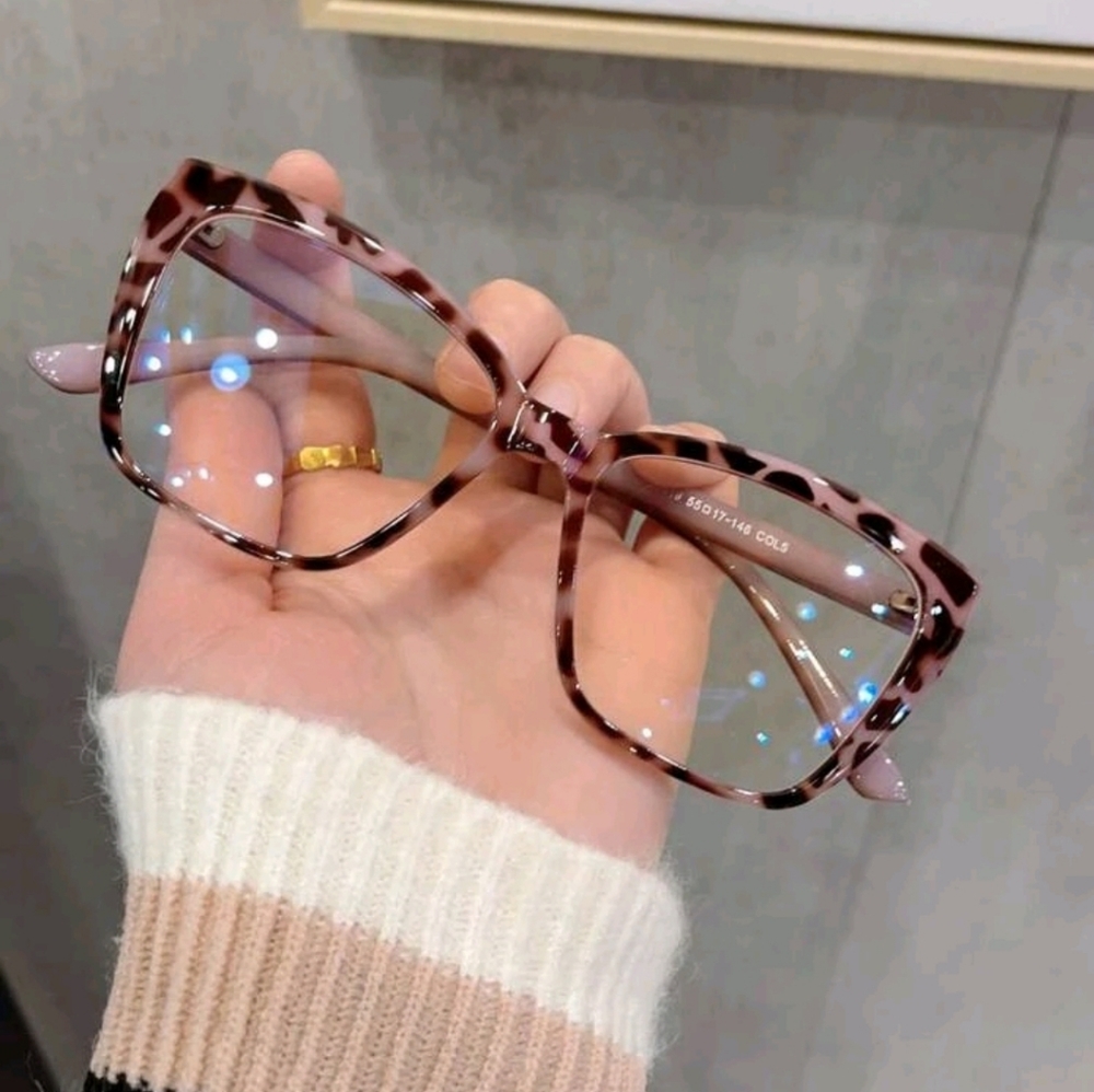 Women Tortoiseshell Fashion Versatile Eyeglasses, For Daily Life (brand new)